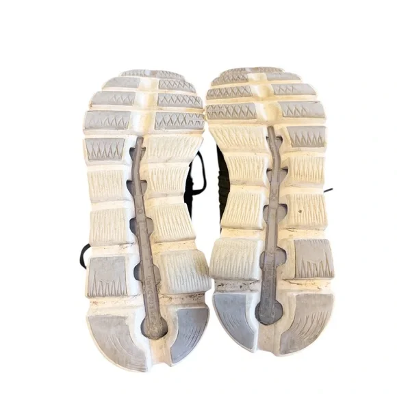 ON RUNNING Cloudswift Sneakers Women’s Size 9